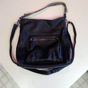 Jessica Simpson's black hobo bag.